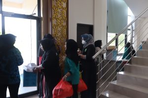 Badan Pendapatan Daerah Kabupaten Penajam Paser Utara Gelar Kerja Bakti Bersihkan Lingkungan Kantor